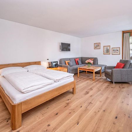 Schweizerhof Ferienwohnungen Lenzerheide 1 Rum bild