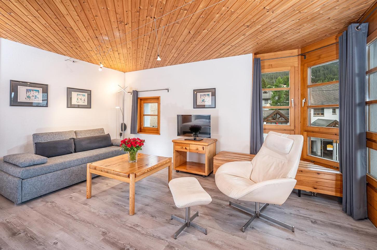 Schweizerhof Ferienwohnungen Lenzerheide 1 Rum bild