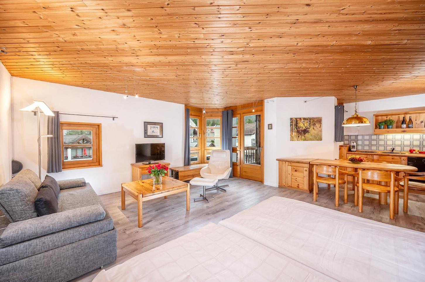 Schweizerhof Ferienwohnungen Lenzerheide 1 Rum bild