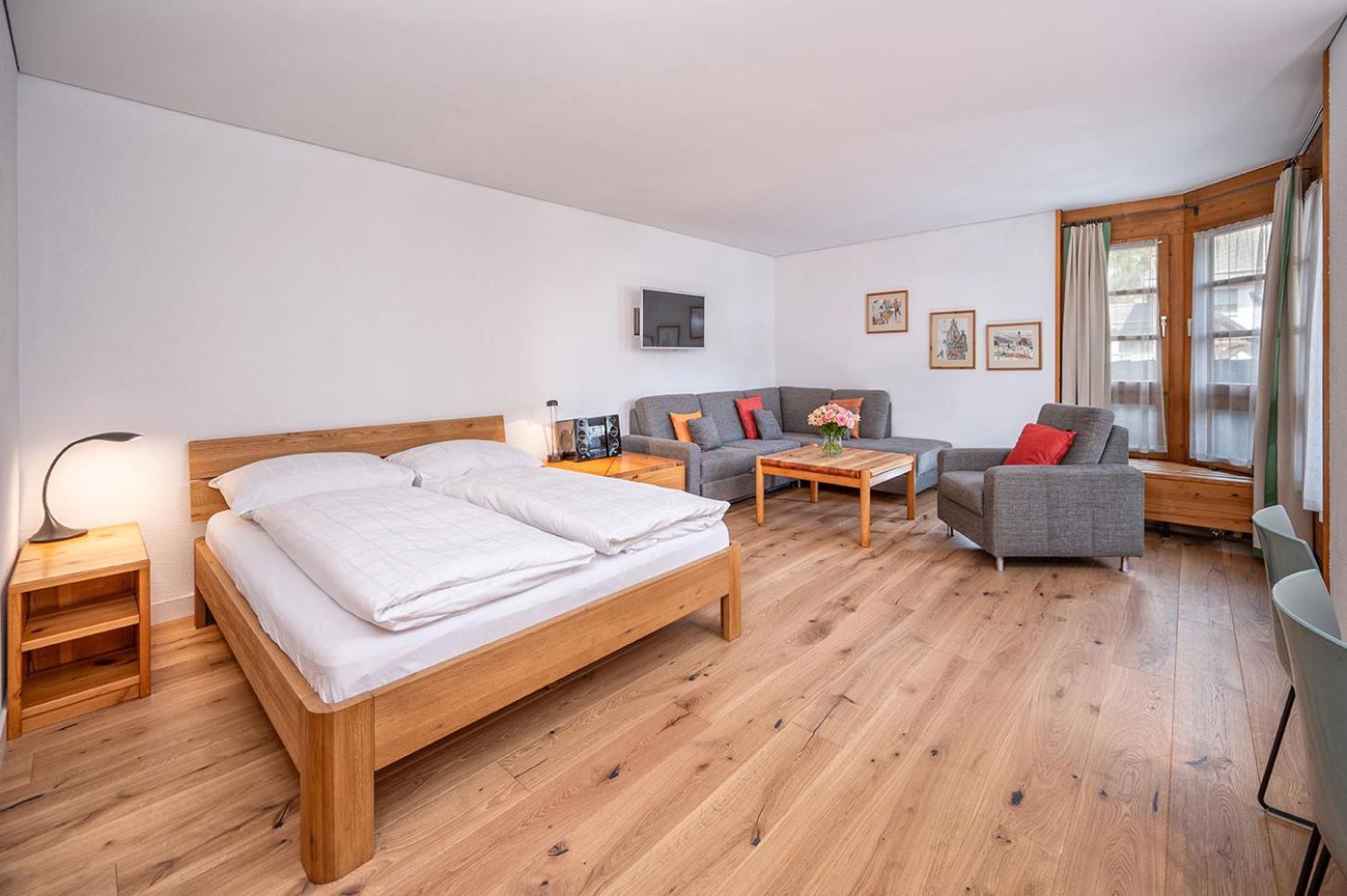 Schweizerhof Ferienwohnungen Lenzerheide 1 Rum bild