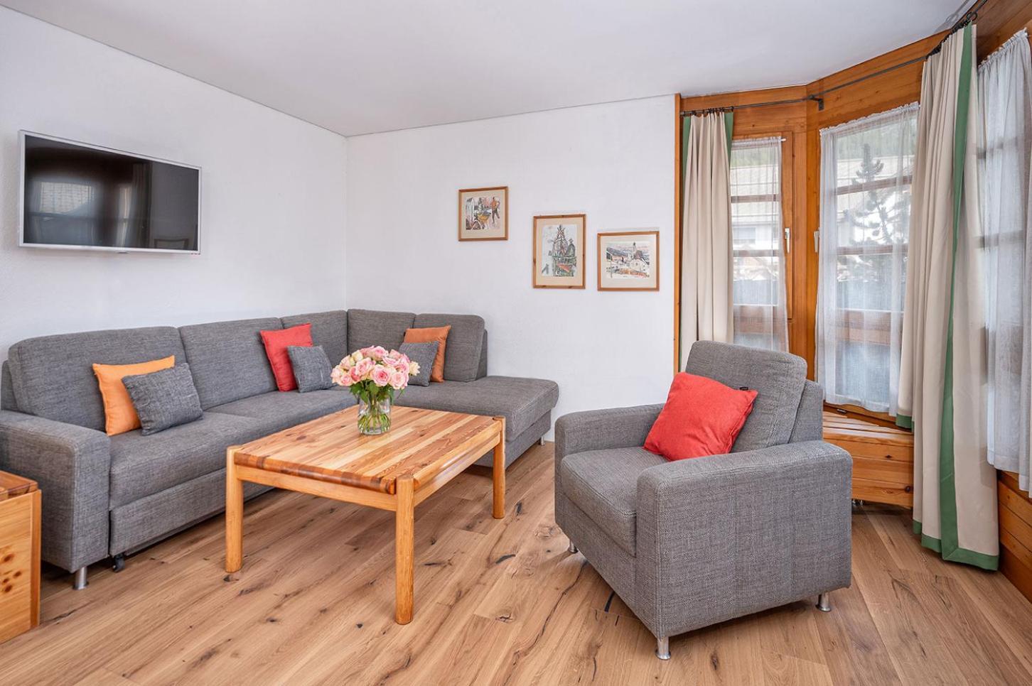 Schweizerhof Ferienwohnungen Lenzerheide 1 Rum bild
